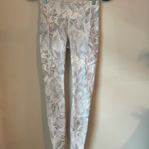 Lululemon White Leggings with Geometric Pattern